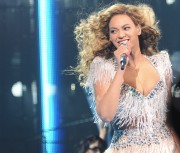 Бейонсе (Beyonce) performs on stage at Ovation Hall at Revel Resort & Casino on May 26, 2012 in Atlantic City, New Jersey (14xHQ) E5db0c195532786