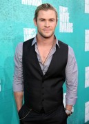 Крис Хемсворт (Chris Hemsworth) 2012 MTV Movie Awards (June 3) - 17xHQ 968aef196641935