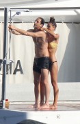 Эдриен Броуди (Adrien Brody) enjoys a romantic holiday with his new girlfriend Lara Leito on a yacht in the South of France 03.07.2012 (18xHQ) 6bba77200756771